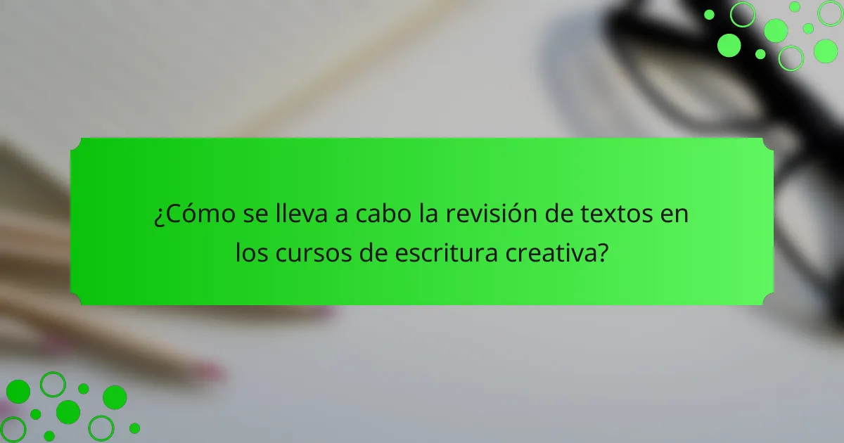 ¿Cómo se lleva a cabo la revisión de textos en los cursos de escritura creativa?